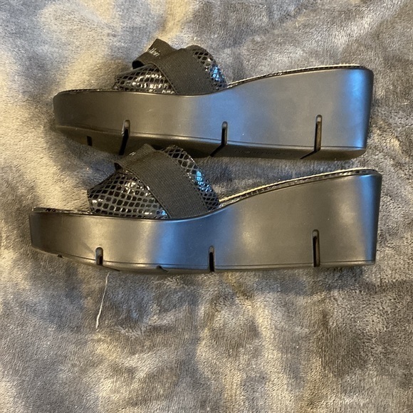 Black wedge platforms Calvin Klein size 5.5 - Picture 6 of 9